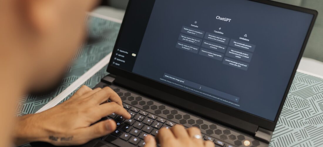 Los riesgos de la inteligencia artificial: ¿Cómo el ChatGPT puede comprometer la privacidad y la seguridad en línea?