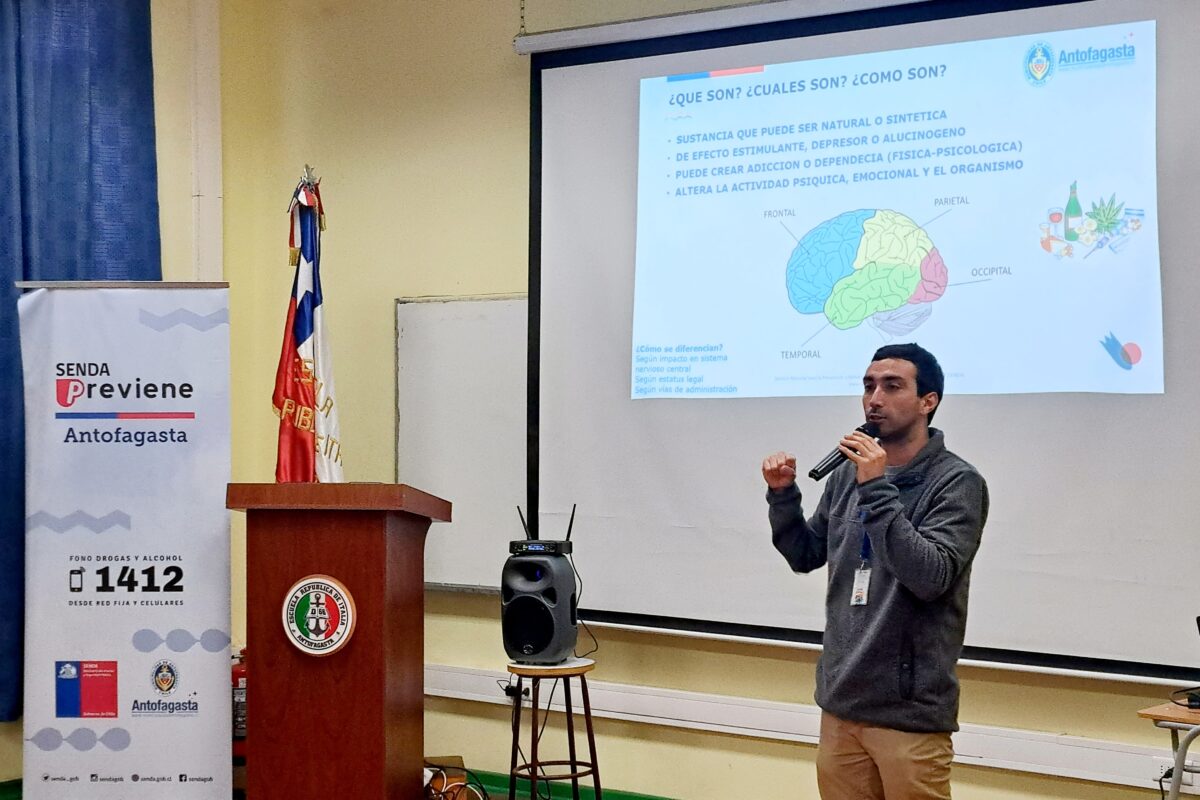 Con taller de neurociencias, estudiantes aprendieron los efectos de las drogas