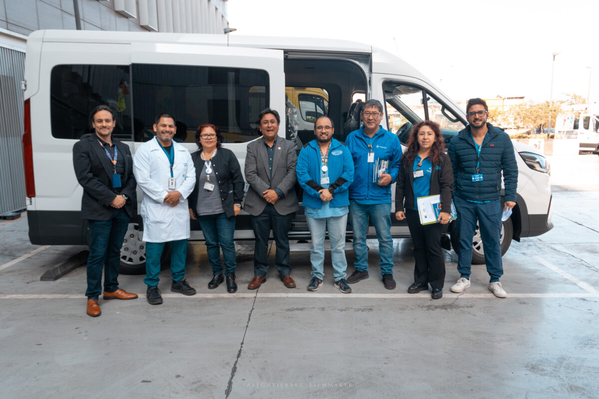 HOSPITAL REGIONAL RECEPCIONÓ MINI BUS DONADO POR EL CORE