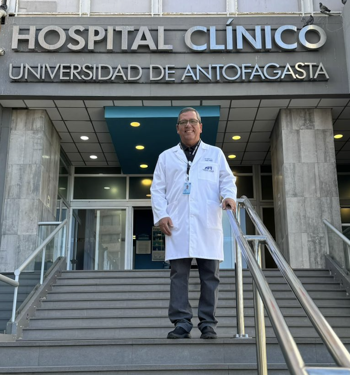 TRAS 5 AÑOS DE EJERCICIO, DIRECTOR DE HOSPITAL CLÍNICO DE LA UA DEJA SU CARGO