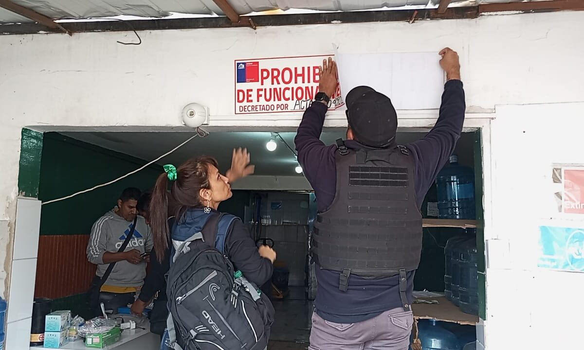 POLLERÍA, FUENTE DE SODA Y PLANTA DE AGUA DE FERIA JUAN PABLO II QUEDAN CON PROHIBICIÓN DE FUNCIONAMIENTO