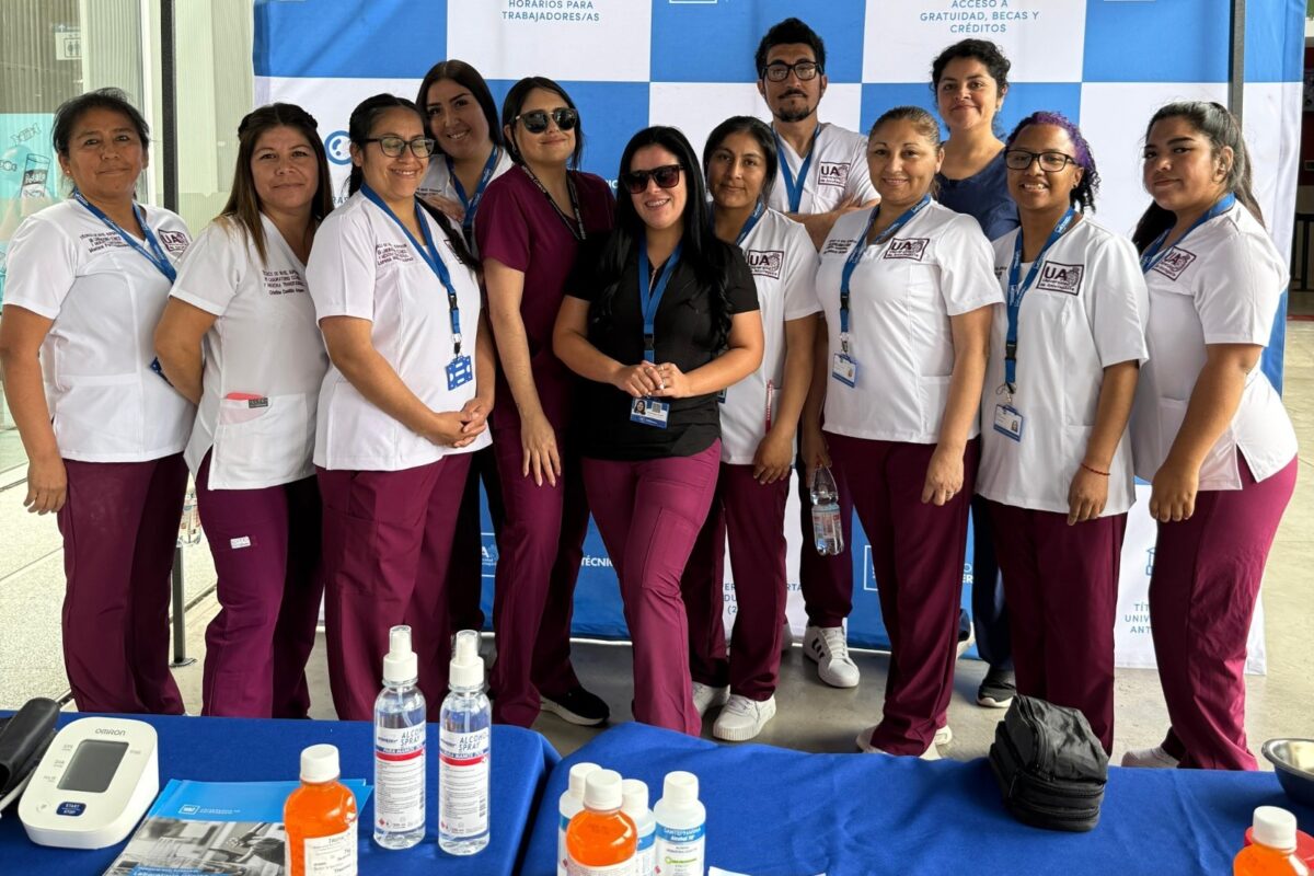 FUTUROS TÉCNICOS DE LA UA DESARROLLAN CAMPAÑA INFORMATIVA DE EXÁMENES AMBULATORIOS EN EL HOSPITAL REGIONAL