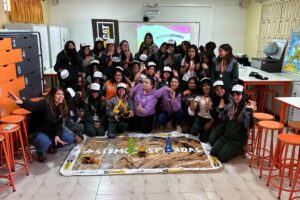 Con talleres de robótica, niñas de Antofagasta y Calama exploran el mundo STEM
