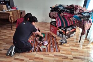 RESIDENTES DEL HOGAR INDÍGENA AYLLU DE JUNAEB DESARROLLAN TALLER TEXTIL