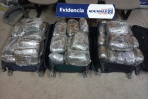 FISCALIZADORES DE ADUANAS DETECTAN MÁS DE 59 KILOS DE MARIHUANA